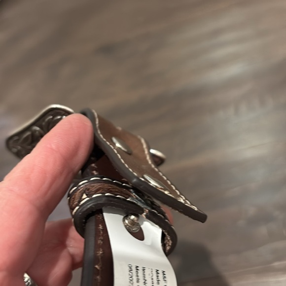 Nocona Genuine Leather Floral tooled, silvertone floral removable buckle - Picture 2 of 7